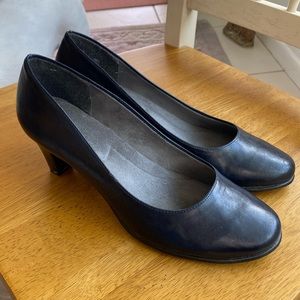 Aerosols Women’s Leather Pumps